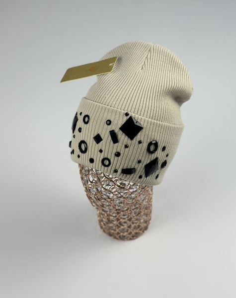 Шапка Кароза Киев от. черный квадрат (бежевый)